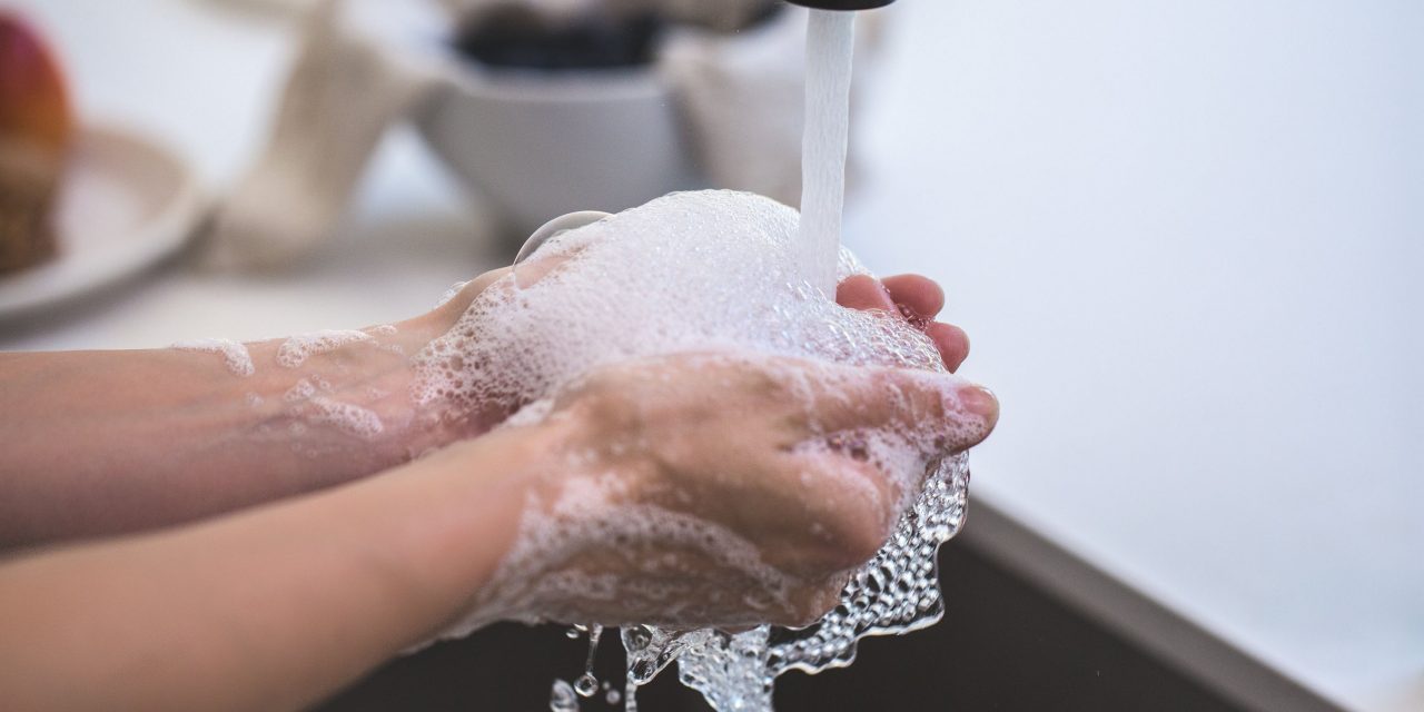 https://www.freshthinking.co.za/wp-content/uploads/2019/04/person-washing-his-hand-resized-1280x640.jpg